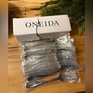 Oneida Voss II 8 1/2" Stainless Steel European Table Fork - 12/Case